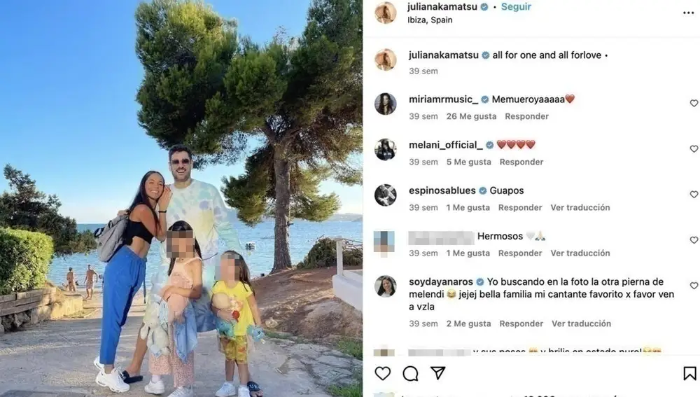 Julia Nakamatsu y Melendi junto a sus hijas Lola y Abril en Ibiza