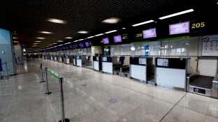 Mostradores de facturaci&oacute;n de Air Europa en el aeropuerto de Barajas en Madrid