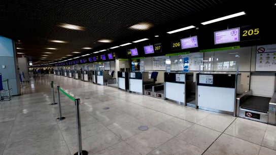 Mostradores de facturaci&oacute;n de Air Europa en el aeropuerto de Barajas en Madrid