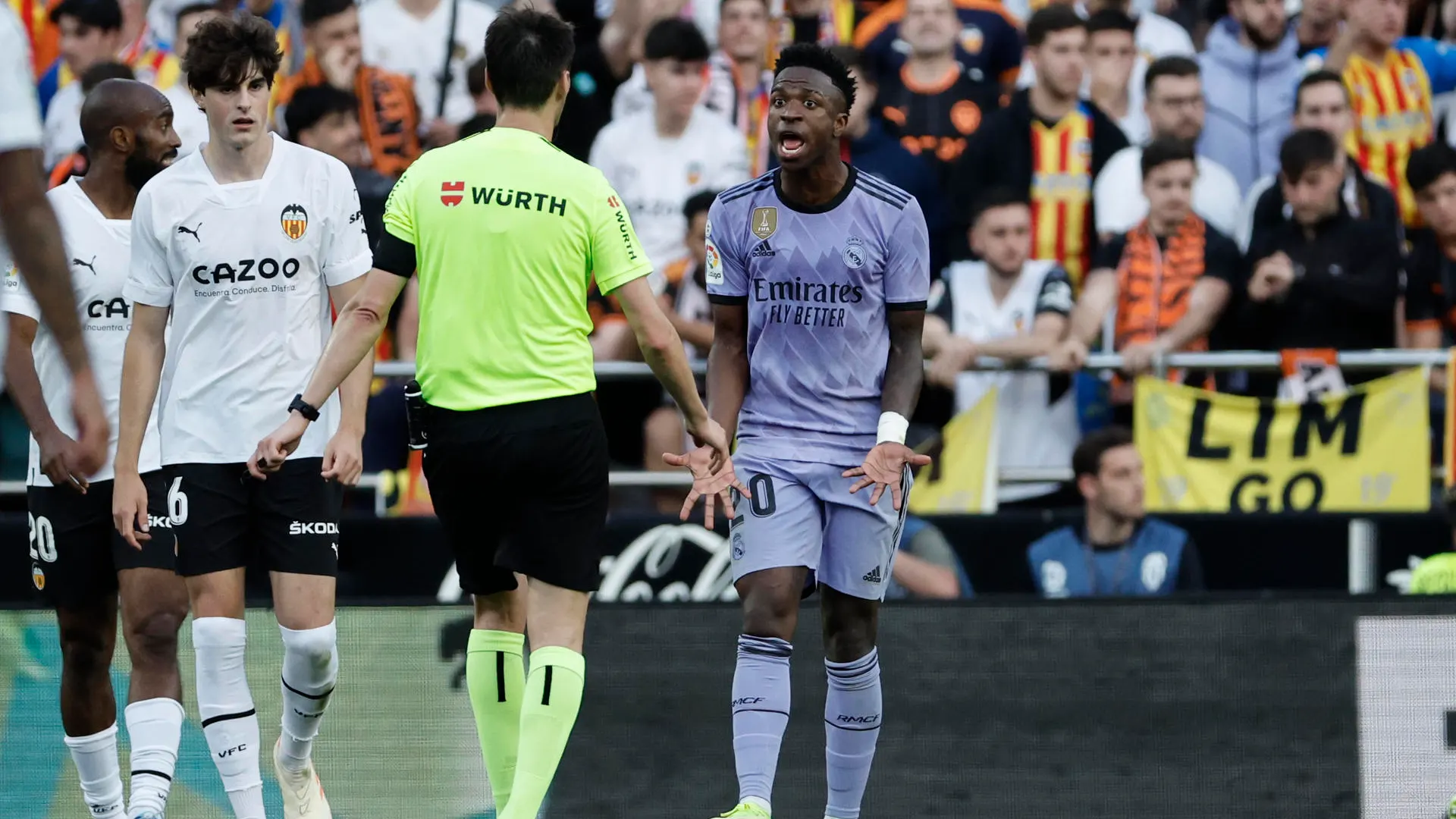 Vinícius se enfrenta a De Burgos Bengoetxea Vinícius se enfrenta a De Burgos Bengoetxea