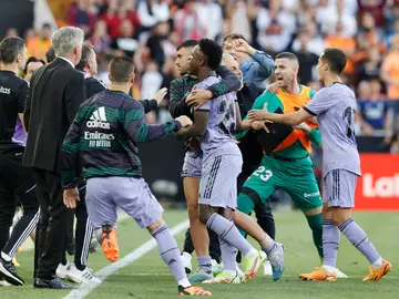 Vinícius, en Mestalla tras ser expulsado Vinícius, en Mestalla tras ser expulsado