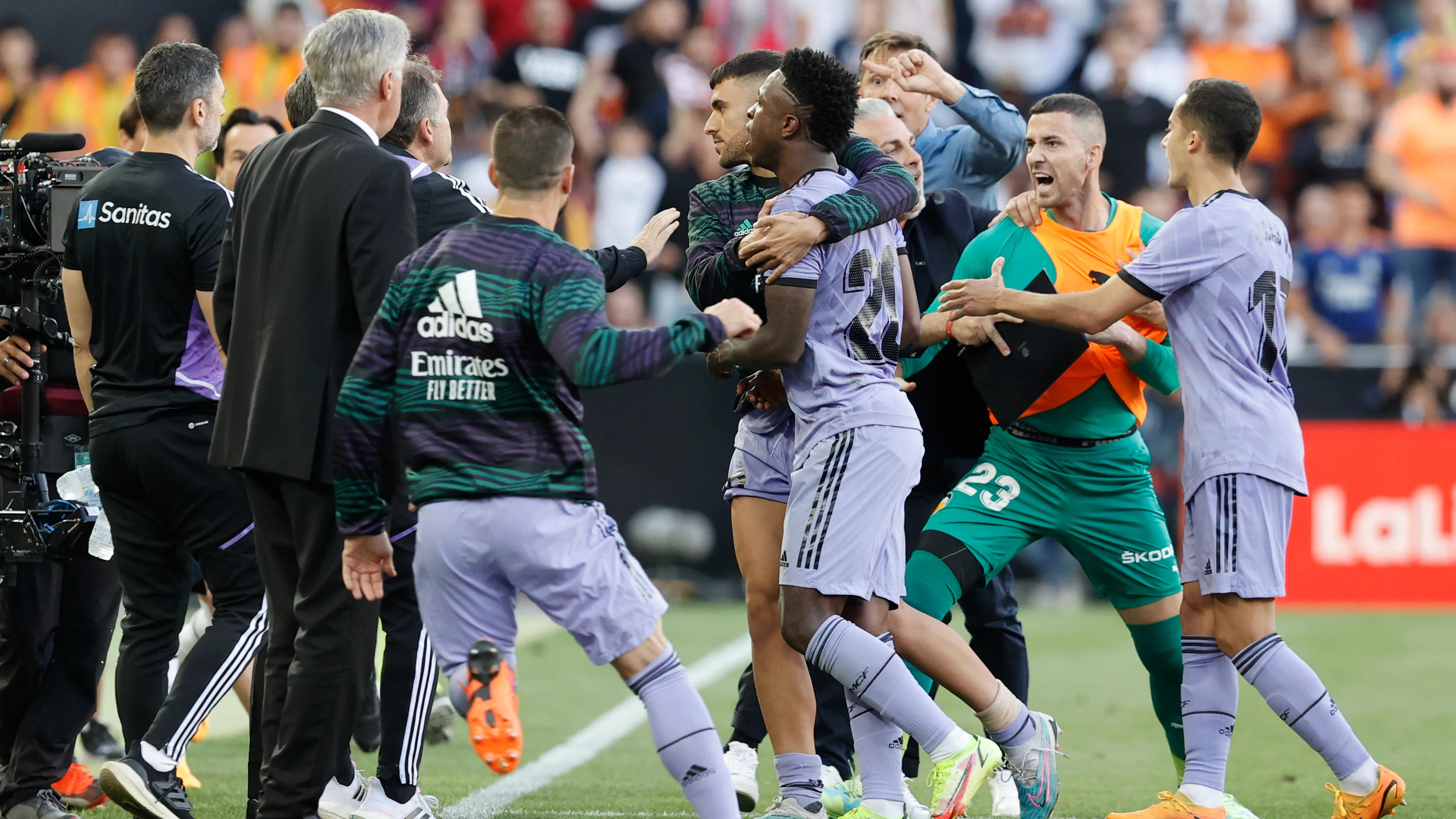 Vin&iacute;cius, en Mestalla tras ser expulsado