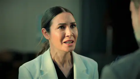 Suzan estalla contra Akif tras descubrir que irá a la cárcel: "Te maldigo" Suzan estalla contra Akif tras descubrir que irá a la cárcel: "Te maldigo"