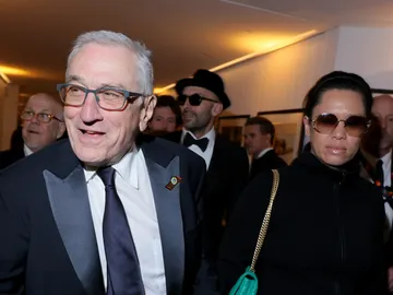 Robert De Niro cogido de la mano de su novia, Tiffany Chen, en el Festival de Cannes 2023 Robert De Niro cogido de la mano de su novia, Tiffany Chen, en el Festival de Cannes 2023