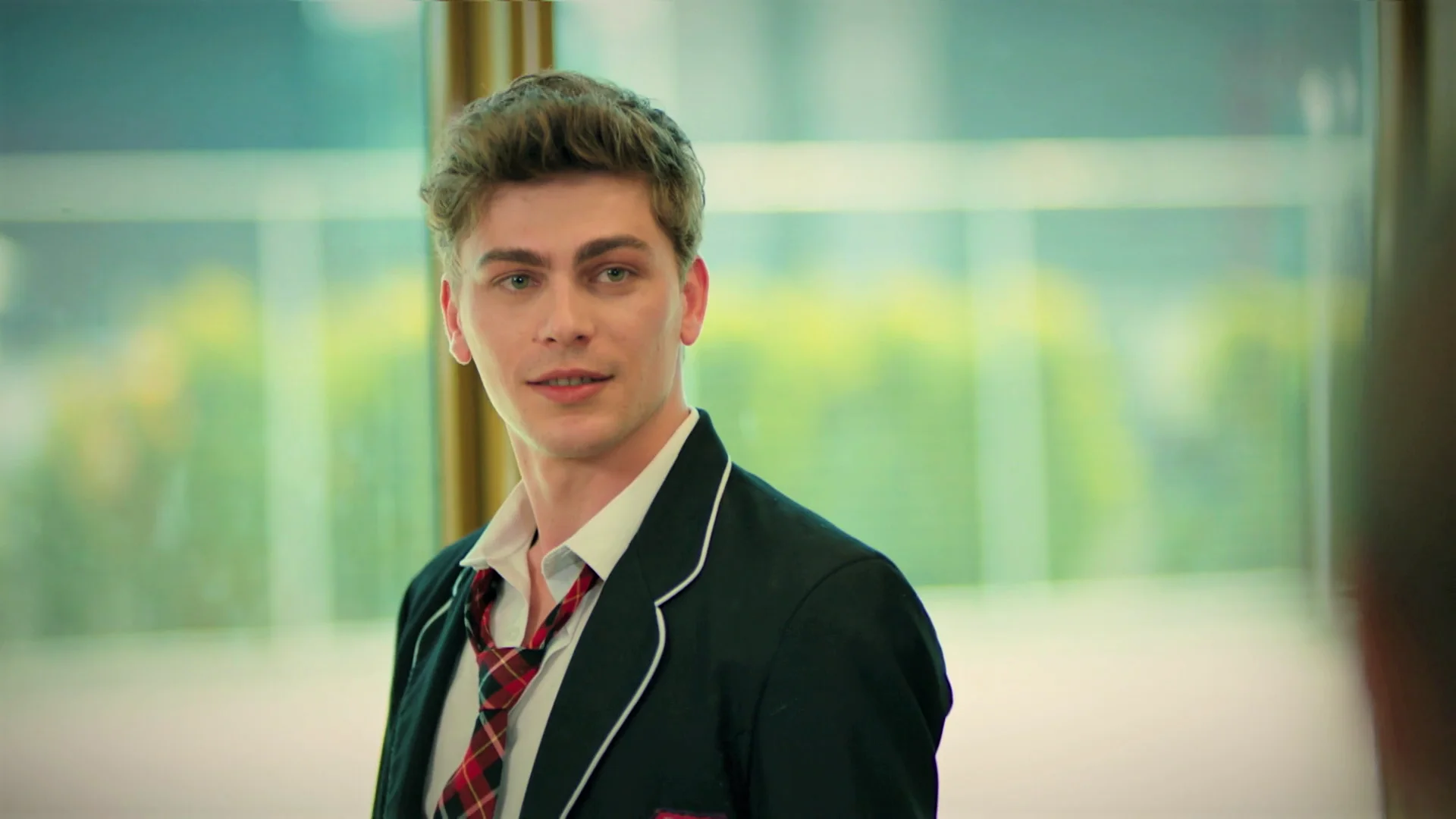 ¡Nueva pelea en el colegio Ataman!: Ömer se enfrenta a Tolga y Emir por defender a Harika