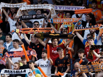 Aficionados del Valencia en el partido contra el Madrid en Mestalla