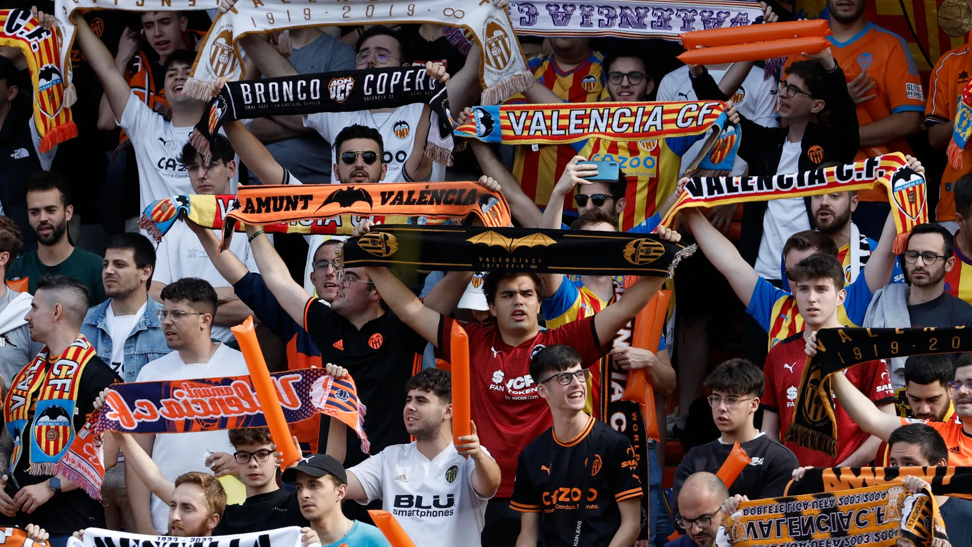 Aficionados del Valencia en el partido contra el Madrid en Mestalla