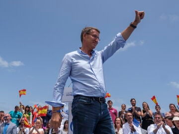 El presidente del PP, Alberto Núñez Feijóo, participa en un acto de campaña