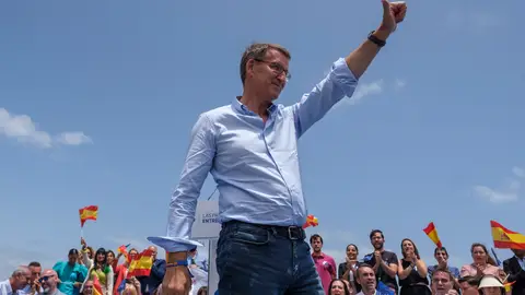 El presidente del PP, Alberto Núñez Feijóo, participa en un acto de campaña