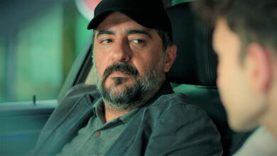 En el último capítulo de ‘Hermanos’: Akif se enconde del mundo mientras Suzan ingresa en la cárcel