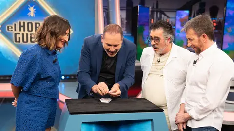 Joaquín Matas y su magia dejan sin palabras: ¡Un juego de cartas convertido en cuento! Joaquín Matas y su magia dejan sin palabras: ¡Un juego de cartas convertido en cuento!