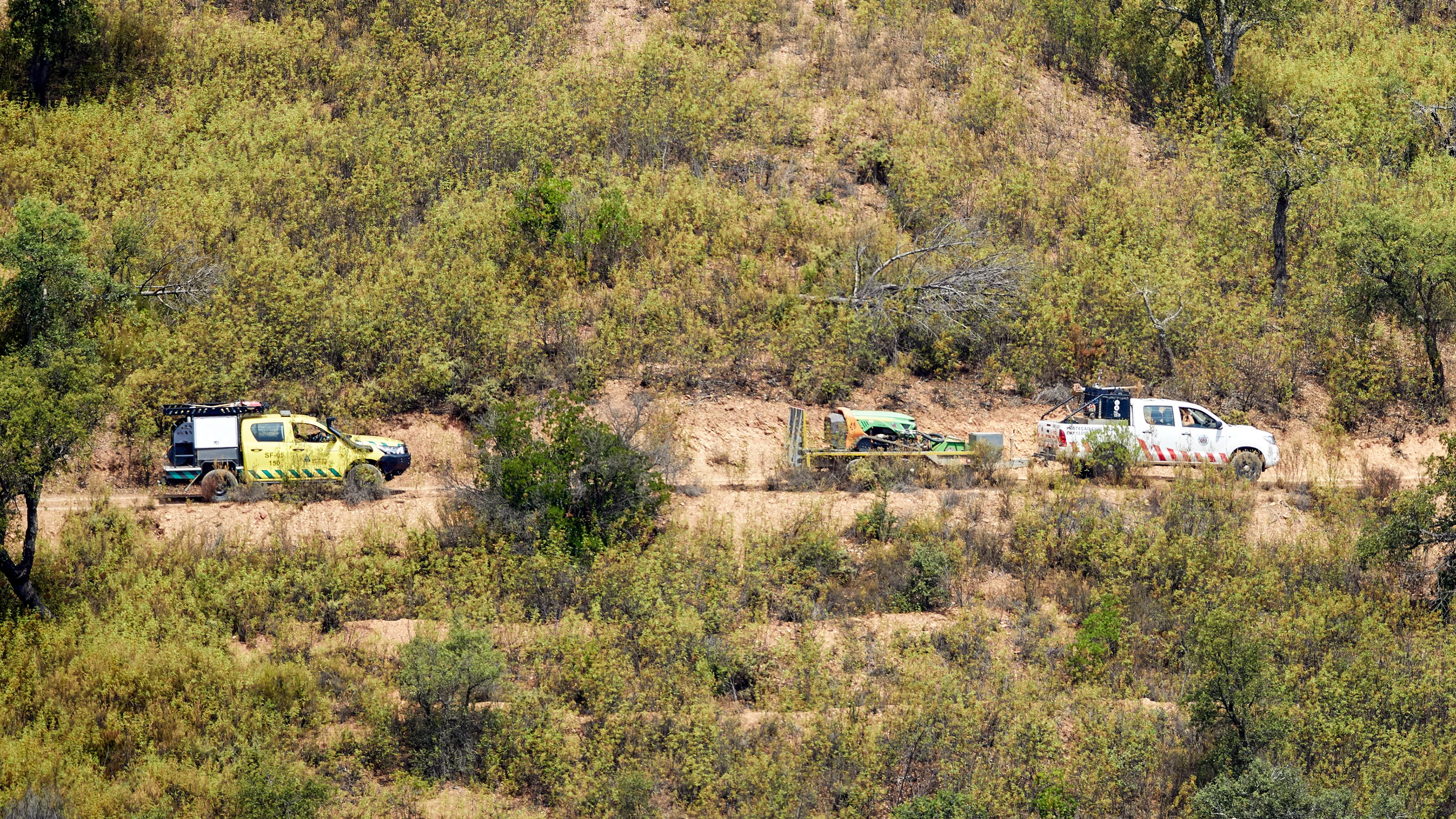 Agentes de la polic&iacute;a portuguesa buscan restos Madeleine McCann en un embalse del Algarve, en el sur de Portugal