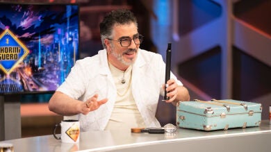 Agustín Jiménez presenta en primicia 'El maletín de la alegría' que usa en sus actuaciones
