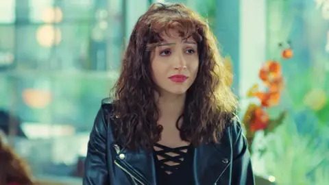 Hakan descubre la mentira de Irem y rompe con ella: “No puedo confíar en ti” Hakan descubre la mentira de Irem y rompe con ella: “No puedo confíar en ti”