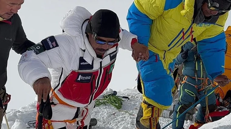 Hari Budha Magar, en pleno ascenso al Everest Hari Budha Magar, en pleno ascenso al Everest