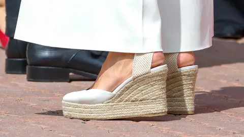 Las alpargatas de la marca Macarena de la reina Letizia para la Confirmación de la infanta Sofía Las alpargatas de la marca Macarena de la reina Letizia para la Confirmación de la infanta Sofía