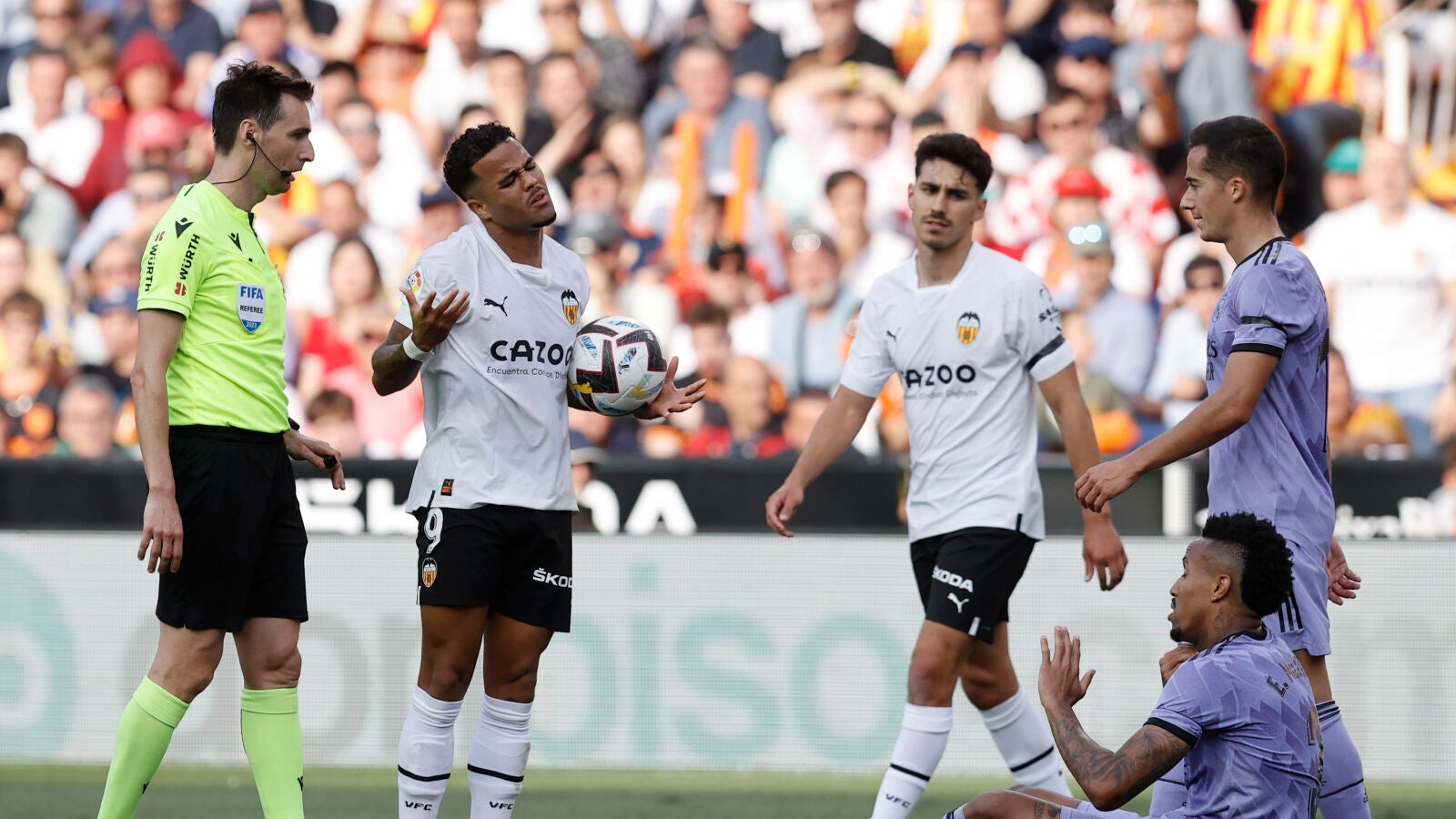Tres encapuchados asaltan la casa de Justin Kluivert y agreden a su pareja