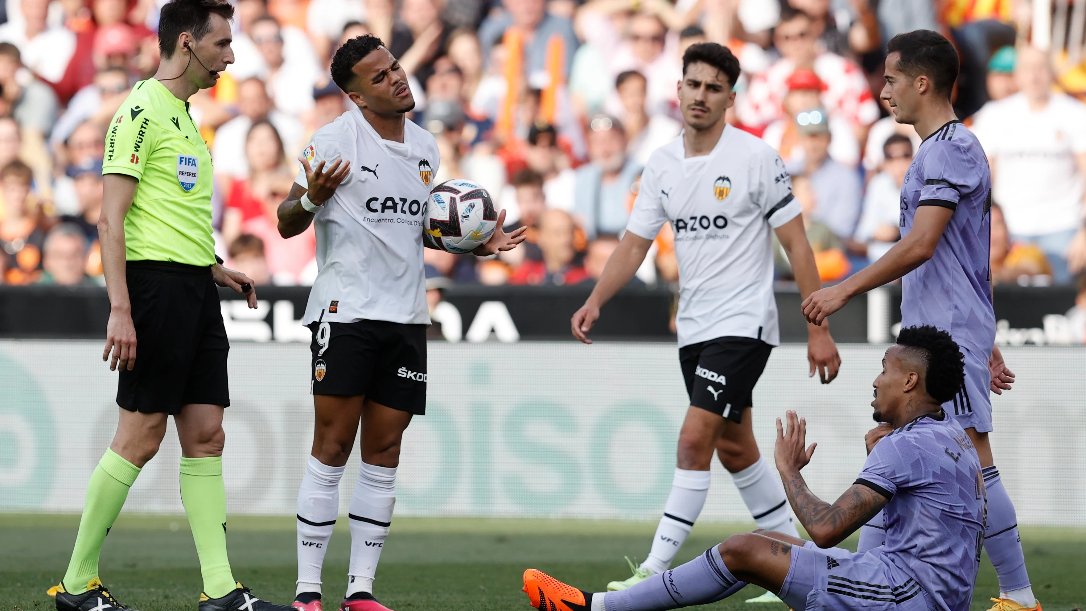 Justin Kluivert, en el último partido del Valencia ante el Real Madrid Justin Kluivert, en el último partido del Valencia ante el Real Madrid