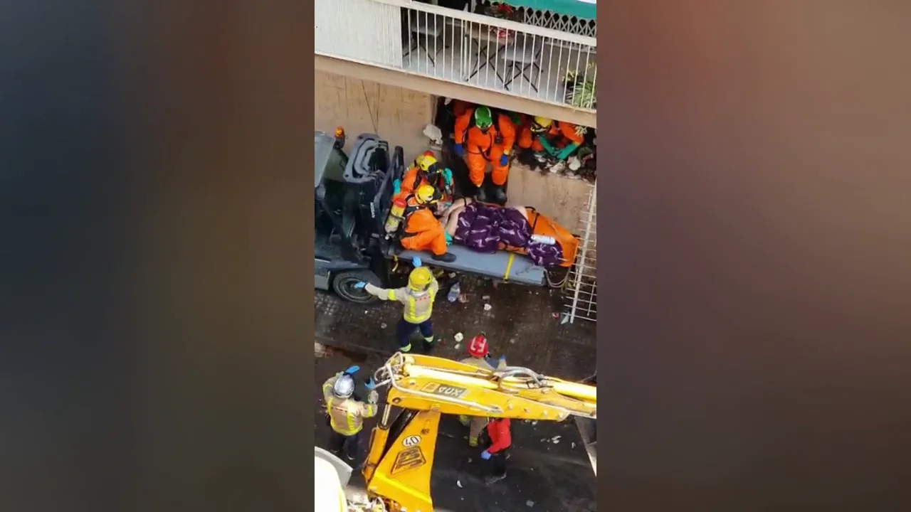El rescate de un hombre con s&iacute;ndrome de Di&oacute;genes atrapado entre basura