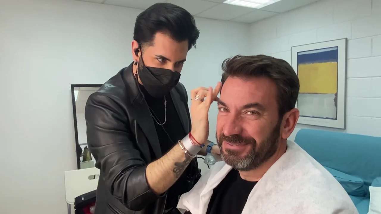 ¿Cómo es presentar 'Mask Singer'? Arturo Valls explica su día a día en el programa: "Lleno de alegría e ilusión" ¿Cómo es presentar 'Mask Singer'? Arturo Valls explica su día a día en el programa: "Lleno de alegría e ilusión"