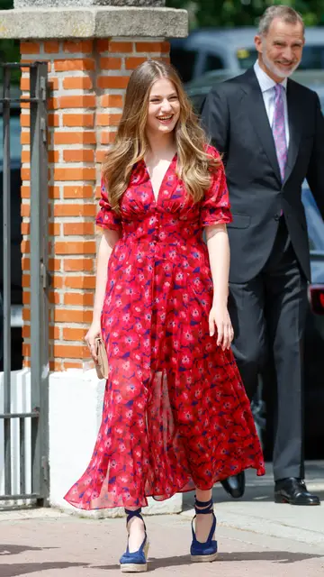 La princesa Leonor, feliz y sonriente en la Confirmación de su hermana la infanta Sofía La princesa Leonor, feliz y sonriente en la Confirmación de su hermana la infanta Sofía