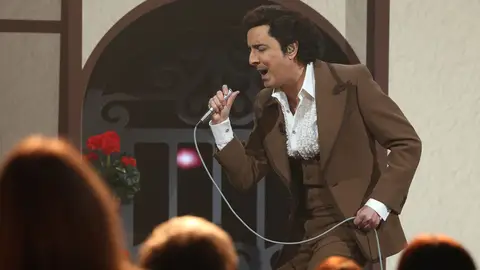 Josie exhibe todo su arte como El Príncipe Gitano cantando ‘Tani’ Josie exhibe todo su arte como El Príncipe Gitano cantando ‘Tani’