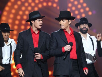 Alfred Garc&iacute;a cumple un sue&ntilde;o con David Civera: id&eacute;nticos cantando &lsquo;Bye, bye&rsquo; 