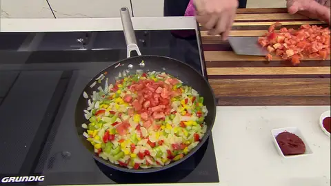 Incorpóralos a la sartén con el resto de las verduras Incorpóralos a la sartén con el resto de las verduras