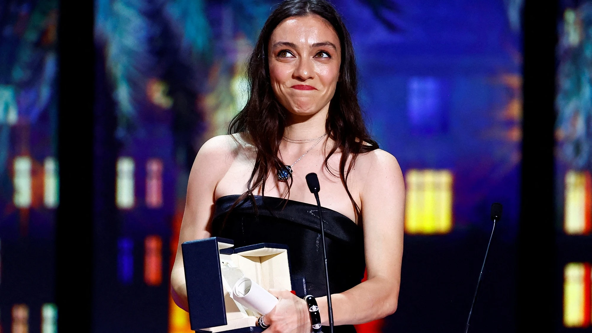 Merve Dizdar, de 'Inocentes', premiada como mejor actriz en el Festival de Cannes