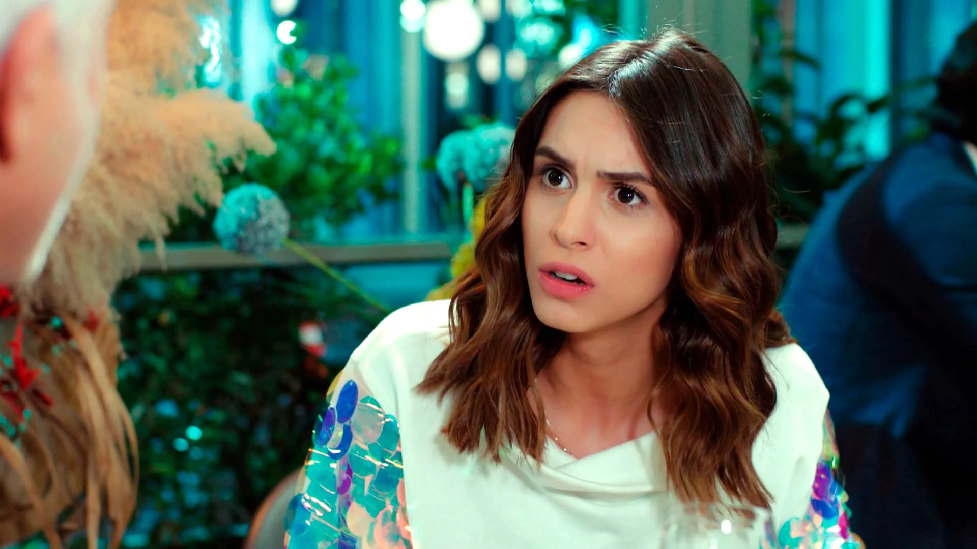 Lila se rebela contra sus padres por no apoyar su relación con Emir Lila se rebela contra sus padres por no apoyar su relación con Emir