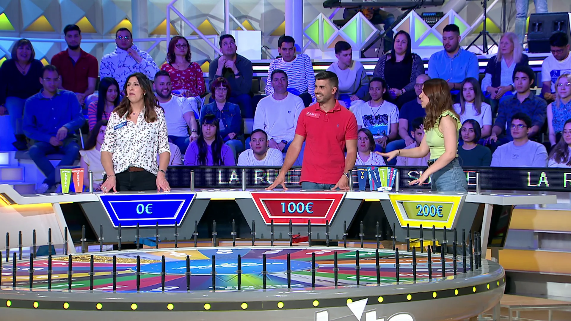 Jorge Fernández reprende el gesto de Cristina en ‘La ruleta de la suerte’: “Ha sido feo eso que has hecho” Jorge Fernández reprende el gesto de Cristina en ‘La ruleta de la suerte’: “Ha sido feo eso que has hecho”