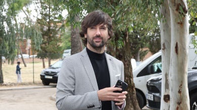 David Otero acude con su mujer a la boda de Willy Bárcenas: Conoce a Marina Roveta, con quien lleva 17 años casado