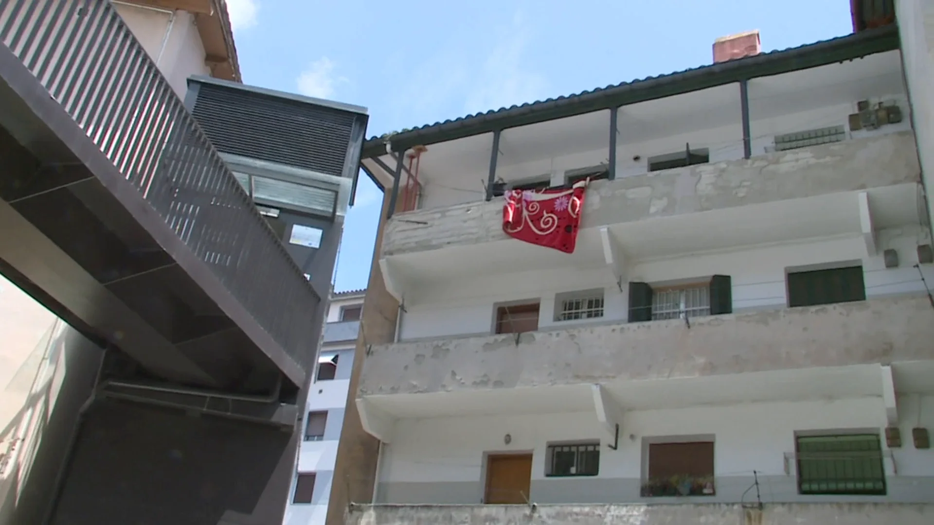 Piso de Eibar desde el que se arrojó el sofá Antena 3 Noticias