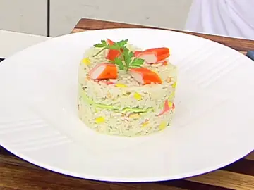 Arguiñano: ensalada fresca y con toque de mar, de arroz, surimi, maíz y aguacate Arguiñano: ensalada fresca y con toque de mar, de arroz, surimi, maíz y aguacate