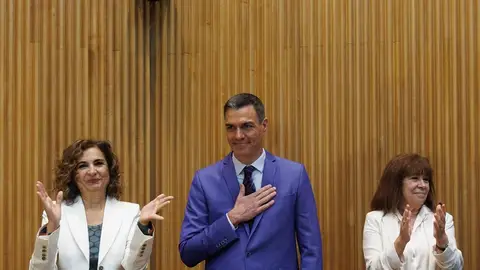 Pedro Sánchez ante sus diputados y senadores Pedro Sánchez ante sus diputados y senadores