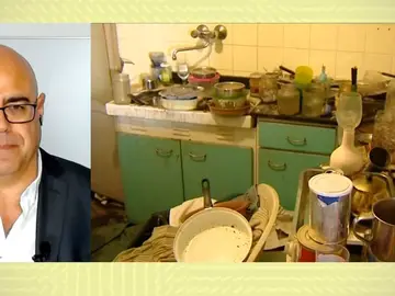 Niño en la basura. Niño en la basura.