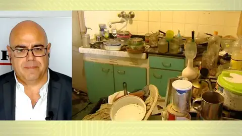 Niño en la basura. Niño en la basura.