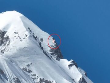Li Shengtao sobrevolando el Everest