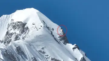 Li Shengtao sobrevolando el Everest