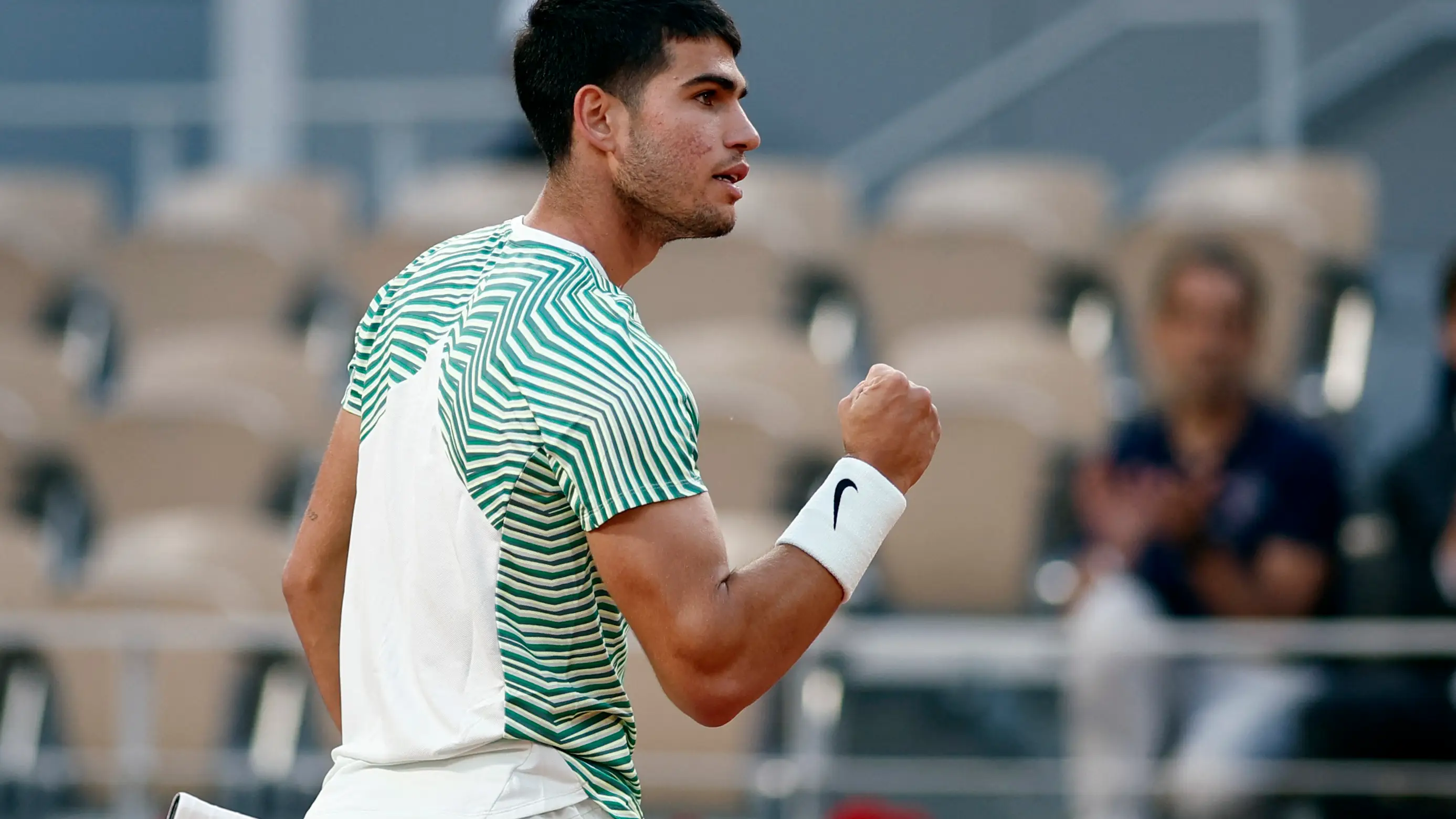 Carlos Alcaraz celebra un punto ante Denis Shapovalov Carlos Alcaraz celebra un punto ante Denis Shapovalov
