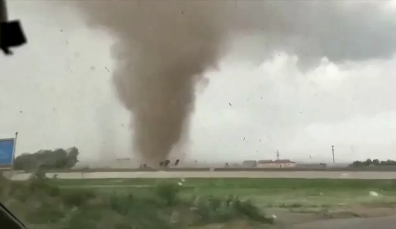  Oleada de tornados en el norte de China