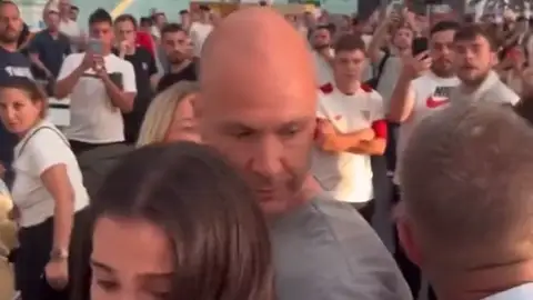 Anthony Taylor, agredido en el aeropuerto de Budapest