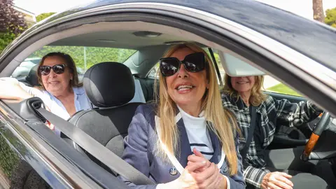 Ana Obregón reaparece junto a sus hermanas Celia y Amalia Ana Obregón reaparece junto a sus hermanas Celia y Amalia