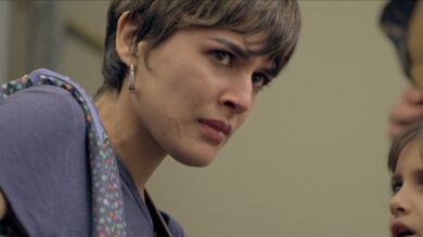 Manuela, acorralada por la policía, esta noche en ‘Heridas’ 