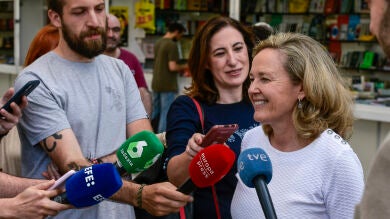 Calviño reitera su compromiso a Sánchez y confía en seguir al frente de la política económica tras las elecciones