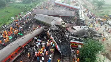 Grave choque mortal entre trenes en la India