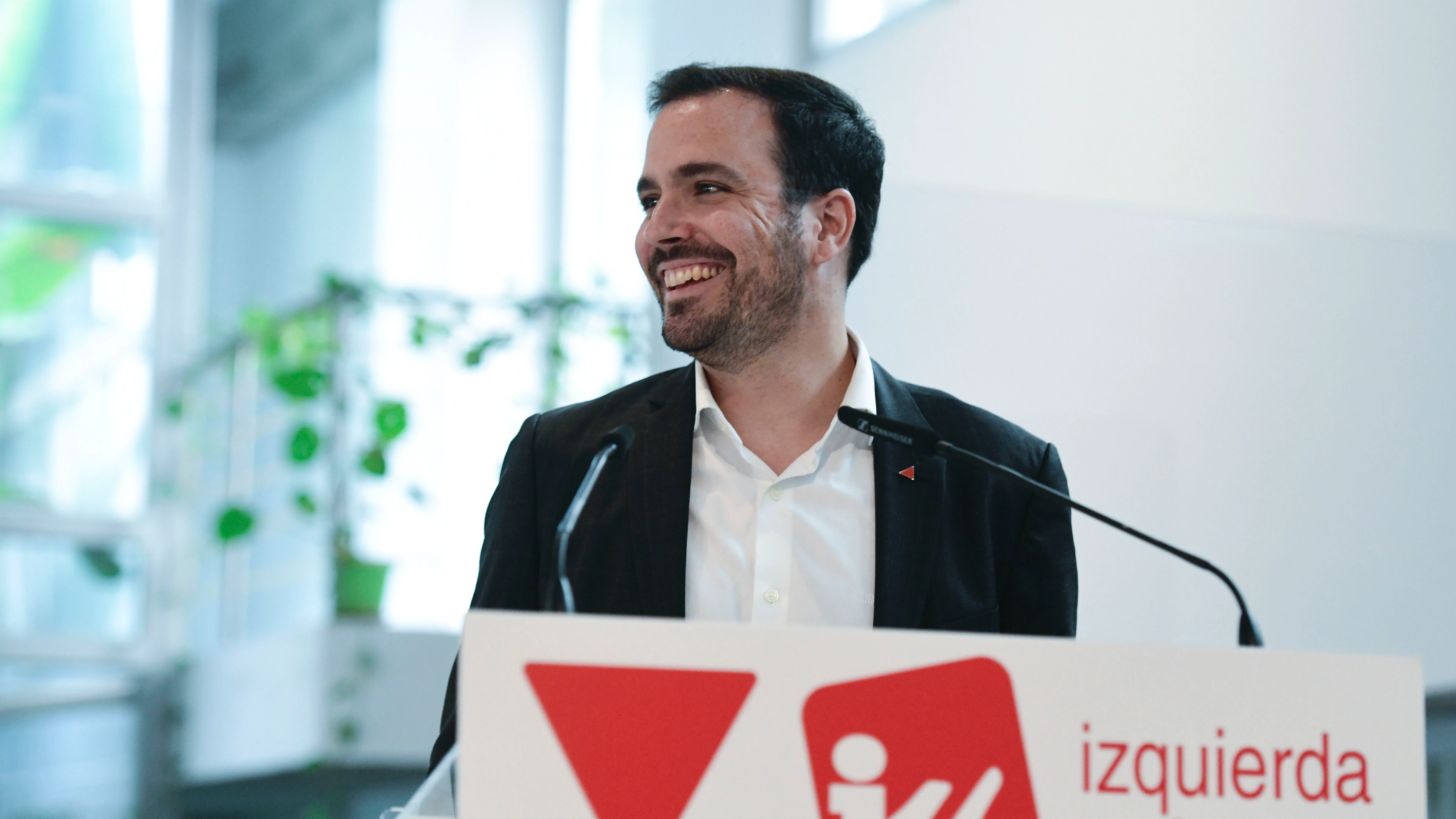 El ministro de Consumo y coordinador federal de IU, Alberto Garz&oacute;n, interviene en la reuni&oacute;n de la coordinadora federal de Izquierda Unida