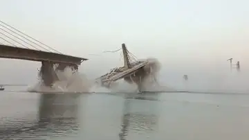 Se desploma un puente en India