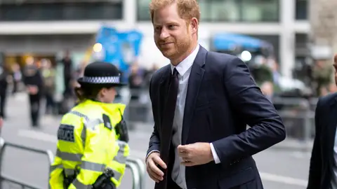 El príncipe Harry a su llegada a Londres El príncipe Harry a su llegada a Londres