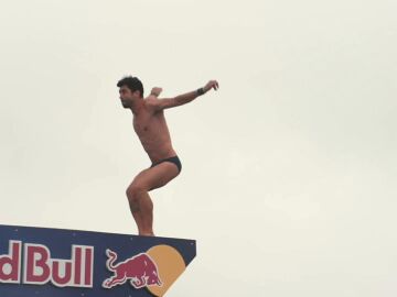 Carlos Gimeno, en la prueba del Red Bull Cliff Diving en Boston